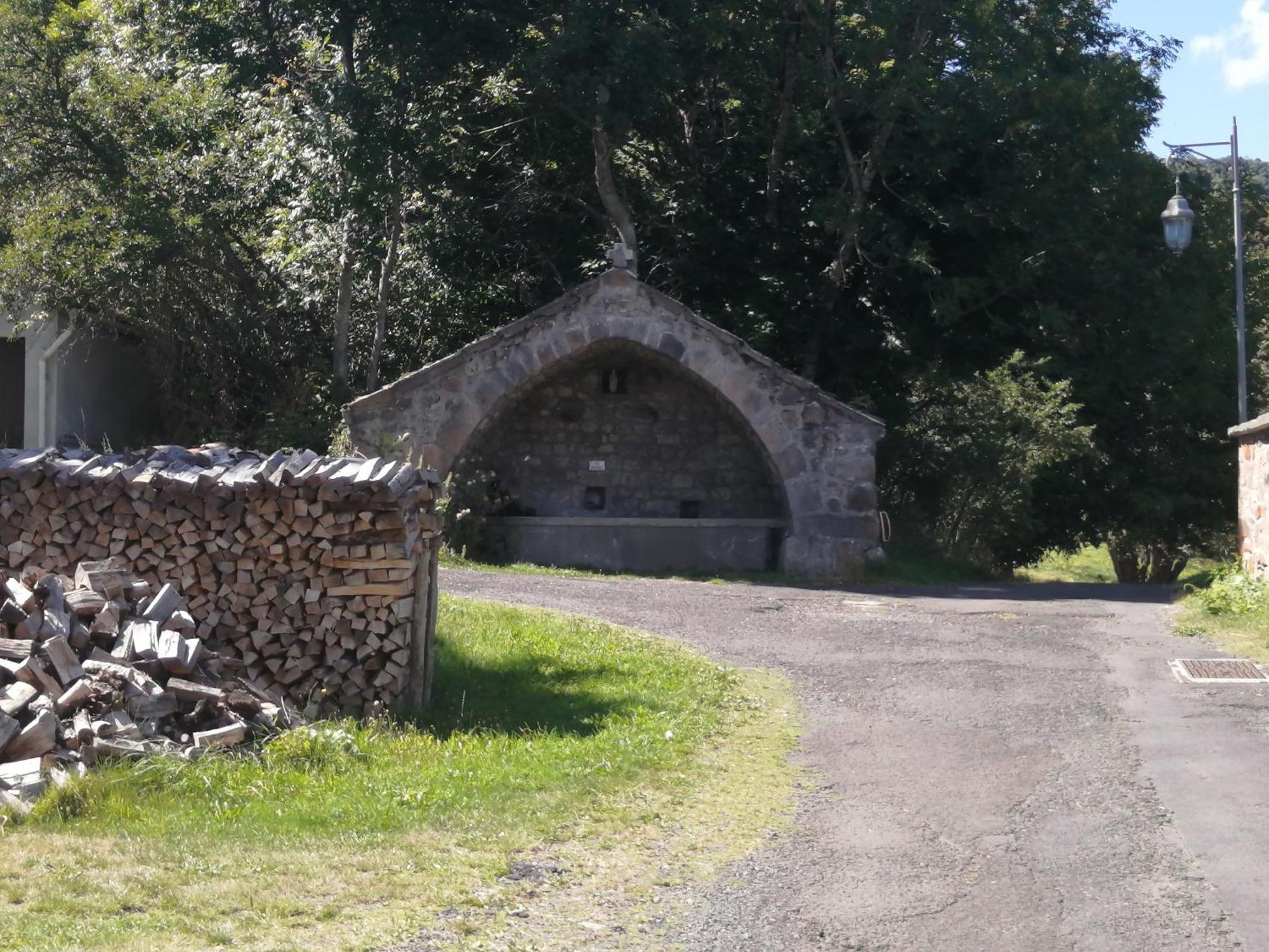 L'Auvergnate Chambon-sur-Lac Exterior foto